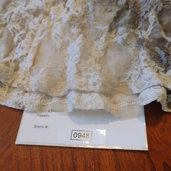 Chic Lace Sleeveless Blouse - Size: Unknown  0948 - Picture 3 of 3